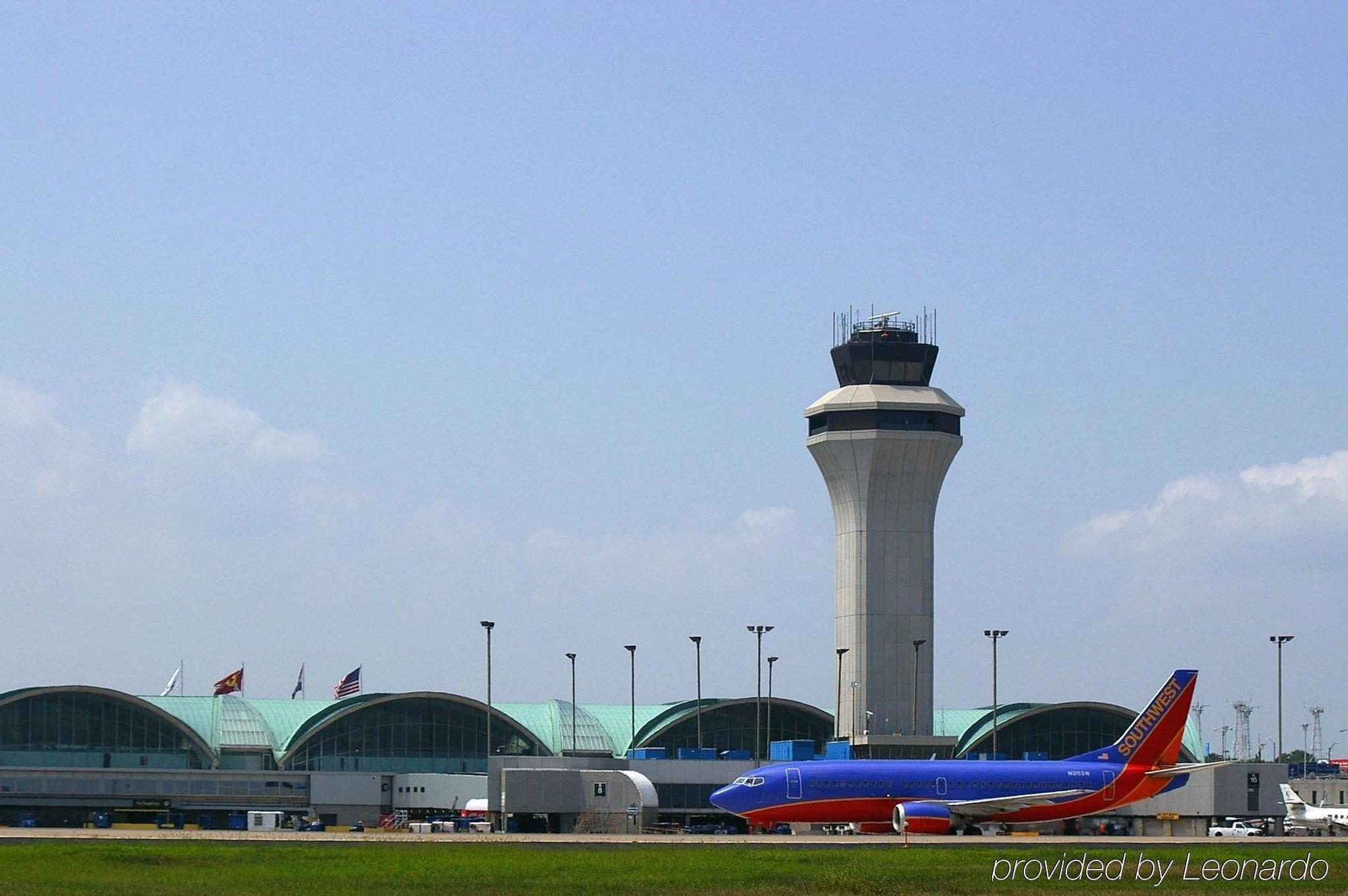 Renaissance St. Louis Airport Hotel Berkeley Exteriör bild