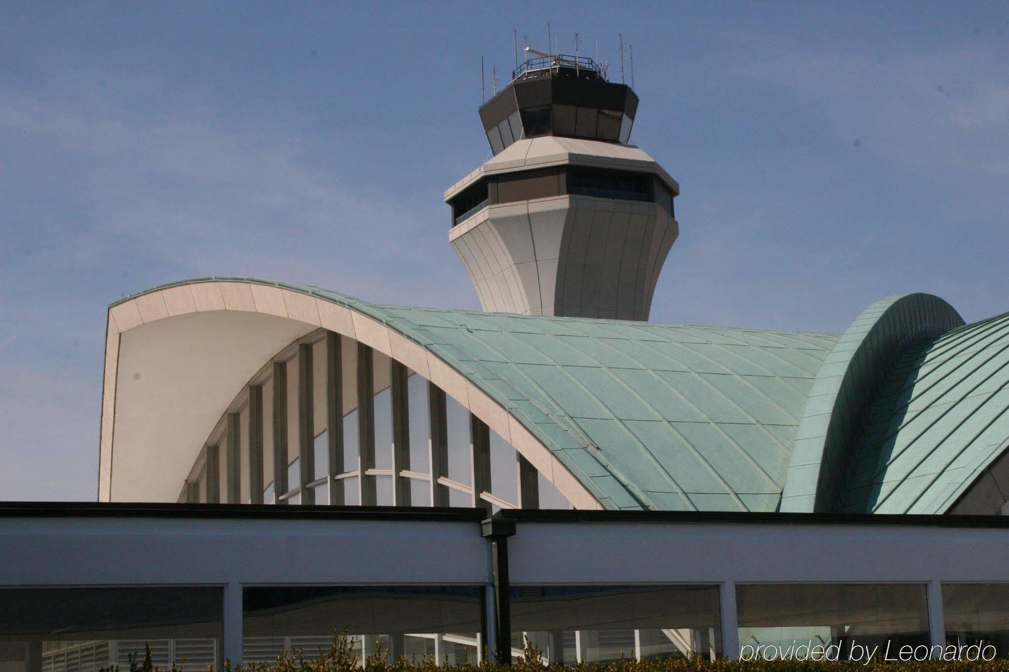 Renaissance St. Louis Airport Hotel Berkeley Exteriör bild